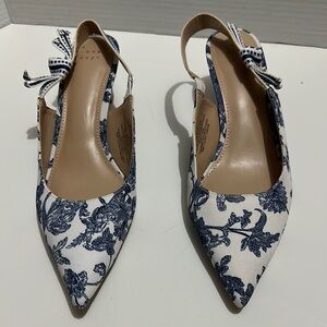 A New Day Blue and White Floral Heels Size 10